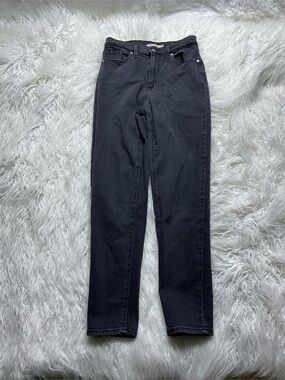 Levi’s High-waisted Mom Jeans